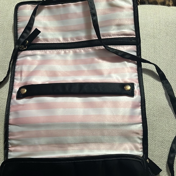 Victoria’s Secret Travel pouch - Picture 2 of 3